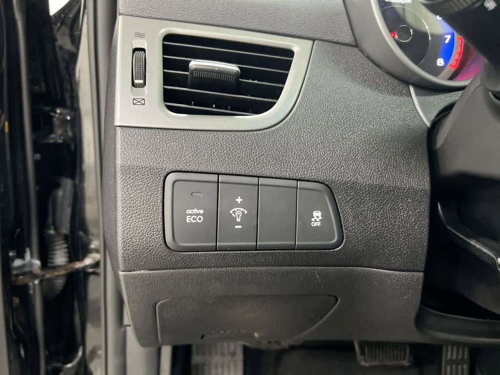 Used 2016 Hyundai Elantra Value Edition FWD image 18