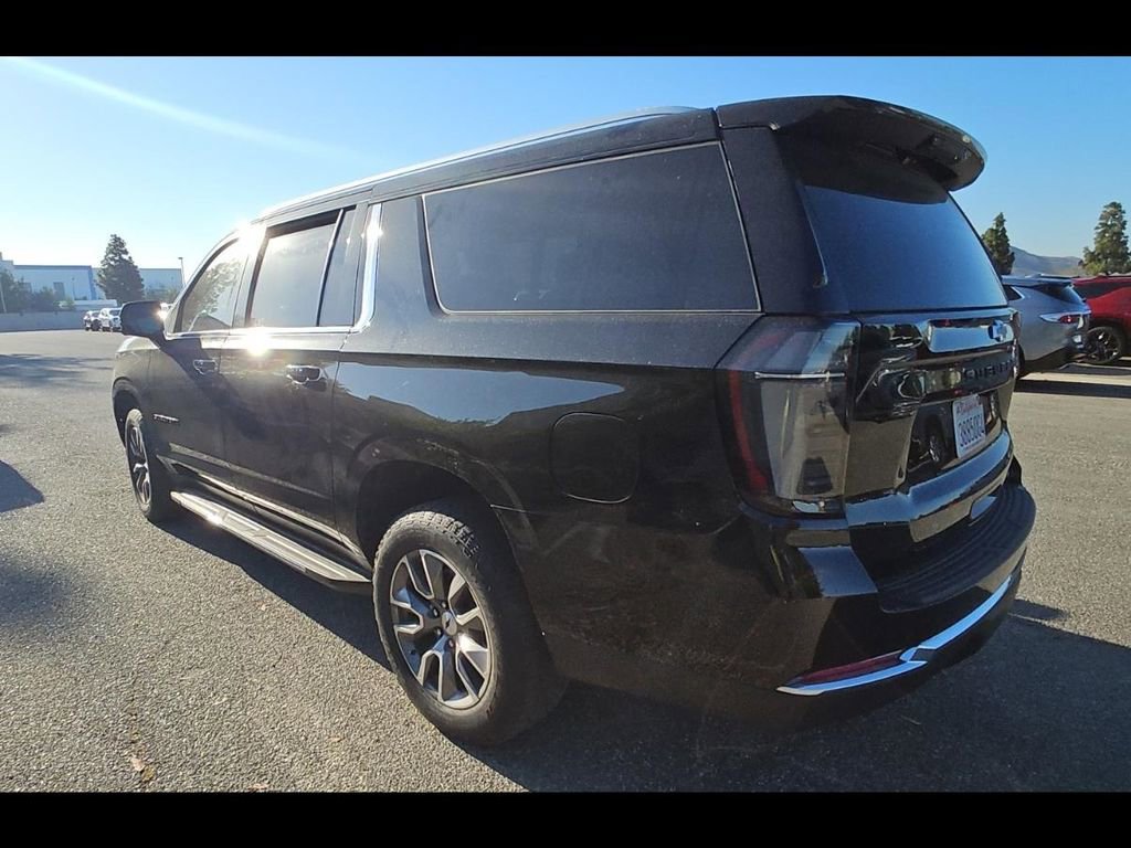 Used 2025 Chevrolet Suburban LT w/ Comfort Package RWD image 4