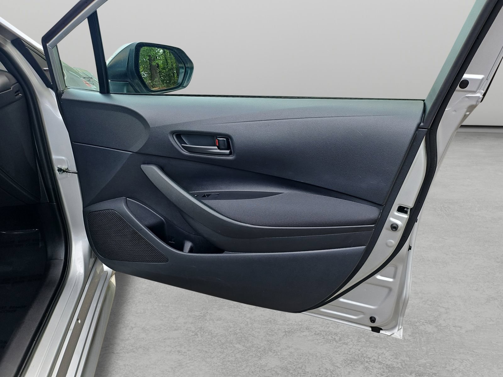 Used 2025 Toyota Corolla LE FWD image 36