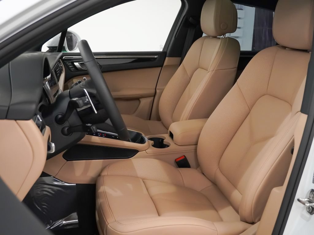 Certified 2026 Porsche Macan S AWD/4WD image 5