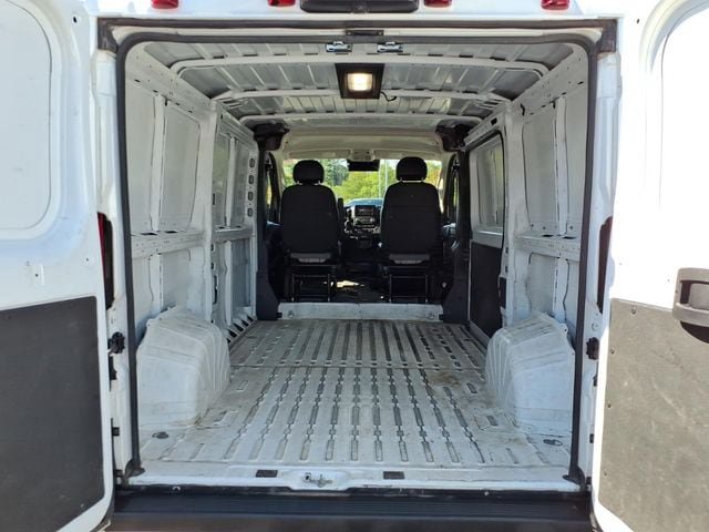 Used 2025 RAM ProMaster 2500 w/ Convenience Group FWD image 11