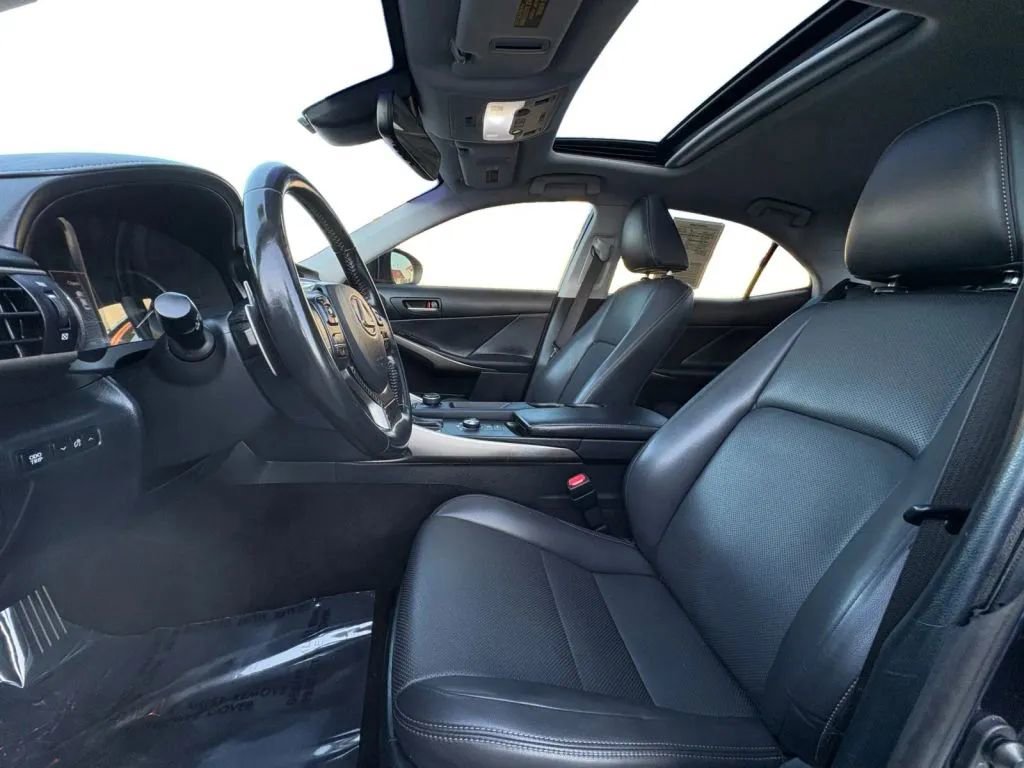 Used 2018 Lexus IS 300 w/ Premium Package RWD image 9