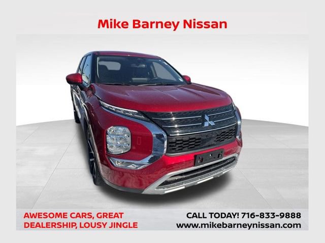 Used 2023 Mitsubishi Outlander SE image 1