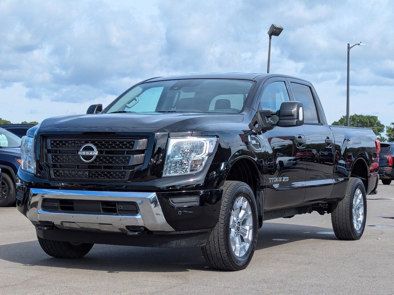 Used 2024 Nissan Titan SV w/ SV Convenience Package image 4