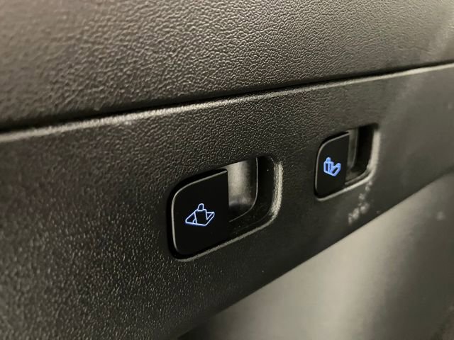 Used 2022 Tesla Model Y Long Range image 33