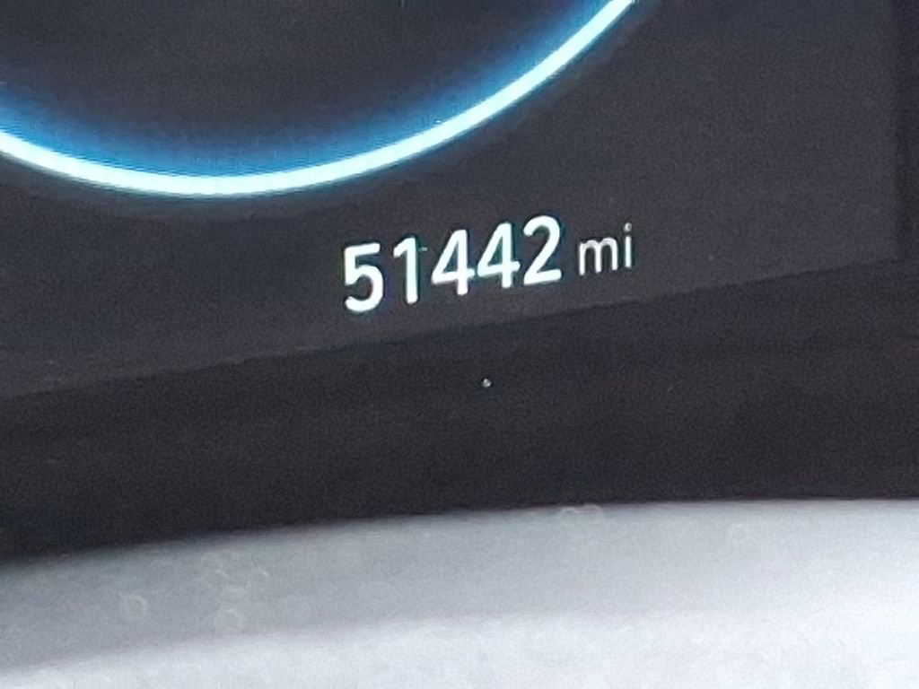 Used 2024 Hyundai Elantra Limited image 13