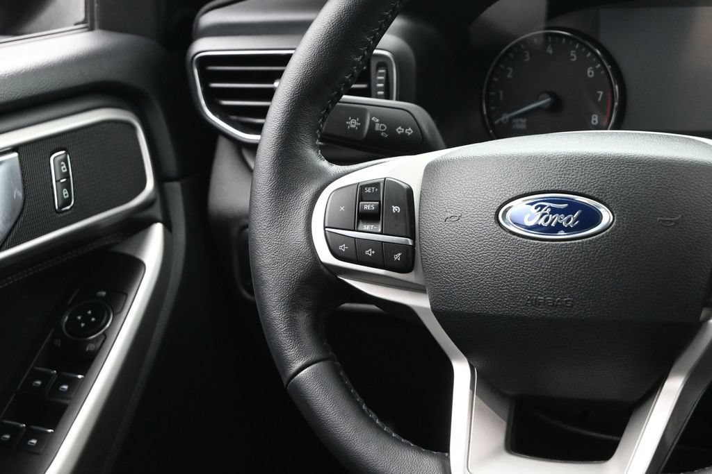 Used 2023 Ford Explorer XLT w/ Equipment Group 202A AWD/4WD image 22