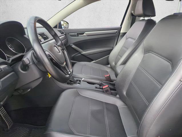 Used 2018 Volkswagen Passat 2.0T R-Line image 16