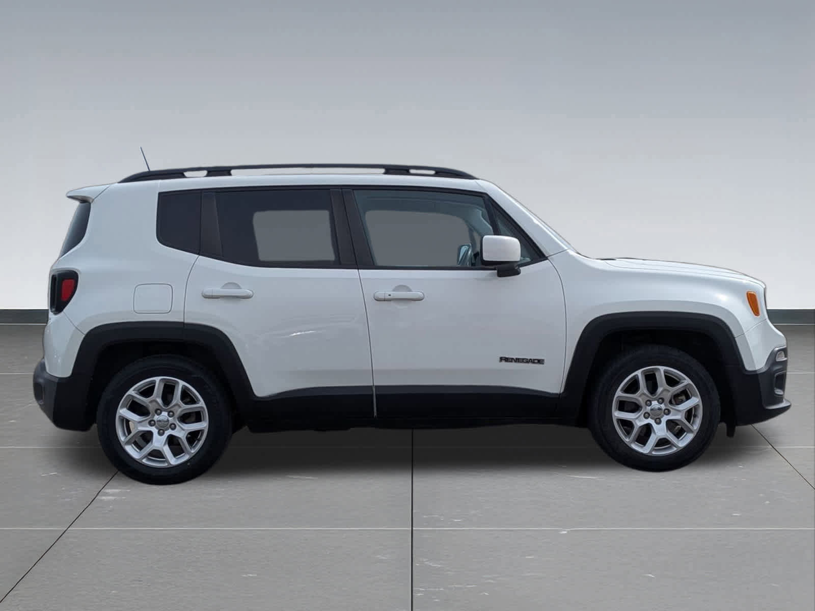 Used 2018 Jeep Renegade Latitude image 6