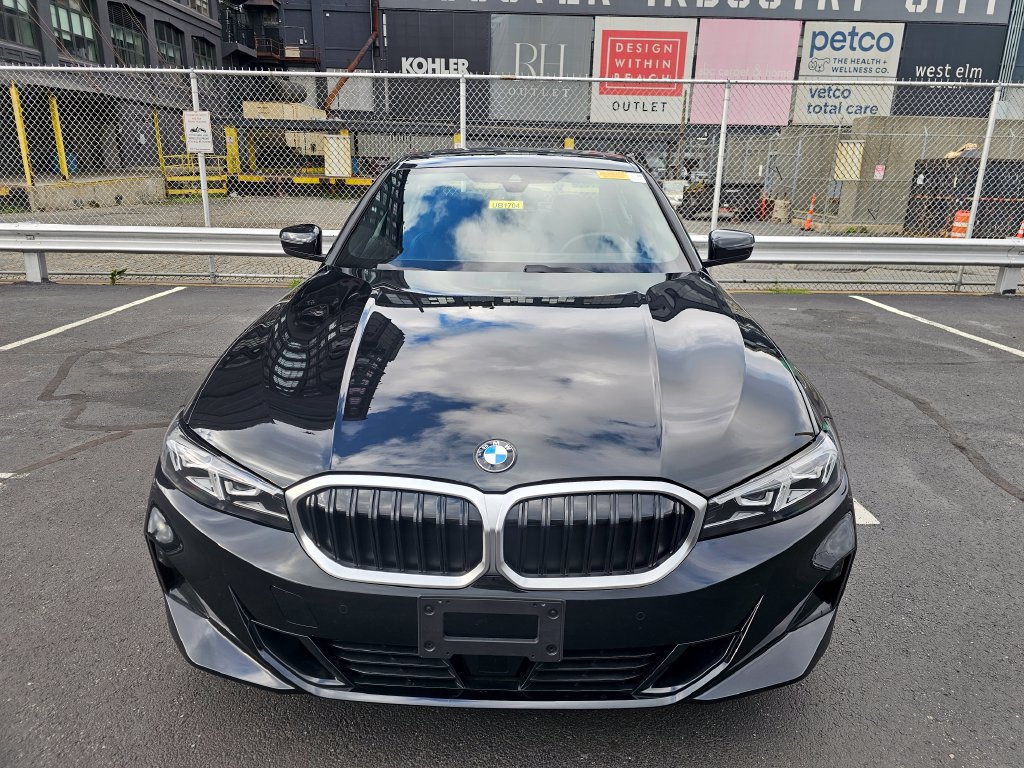 Used 2025 BMW 330i xDrive Sedan w/ Premium Package AWD/4WD image 3