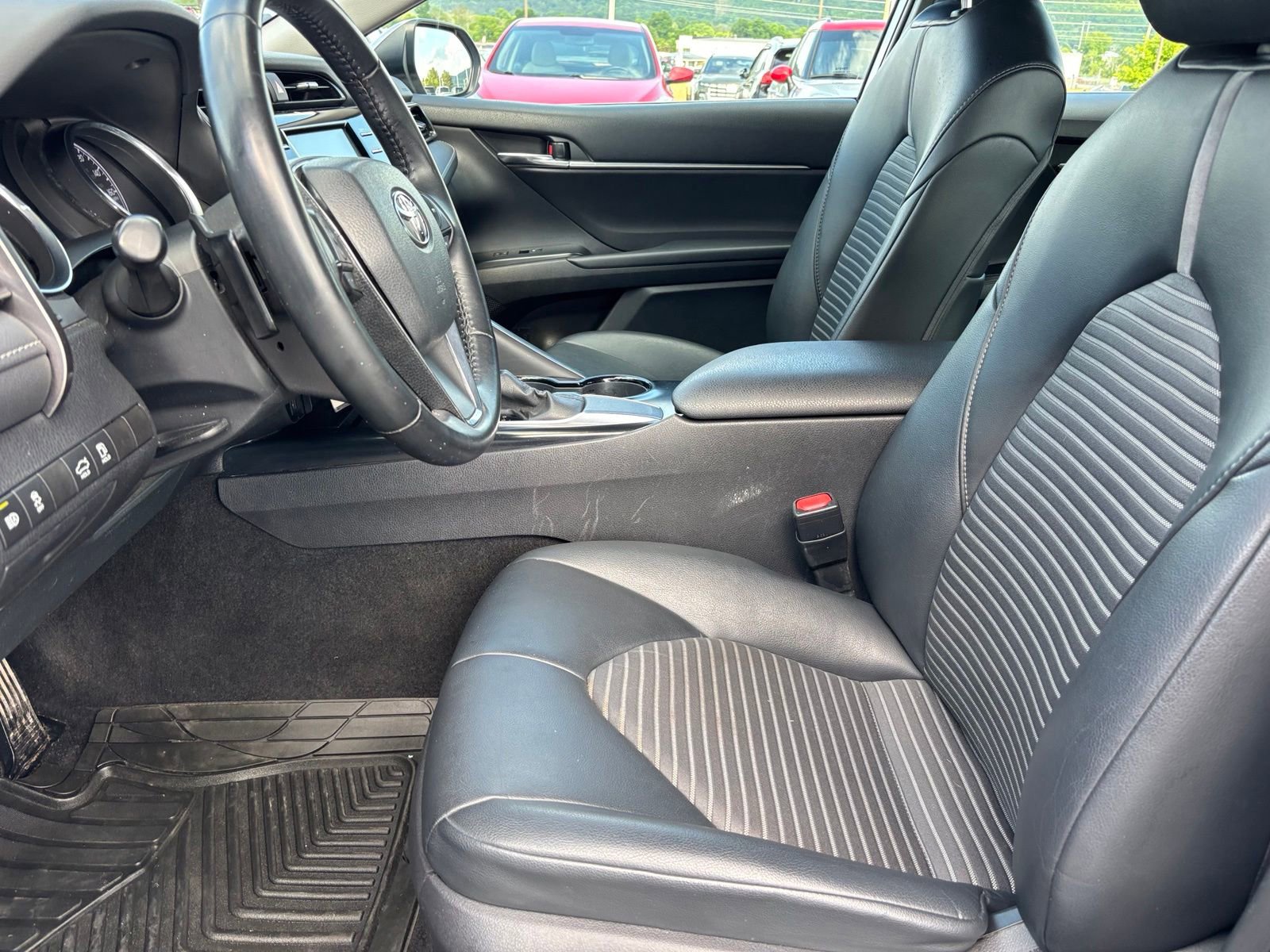 Used 2020 Toyota Camry SE FWD image 13