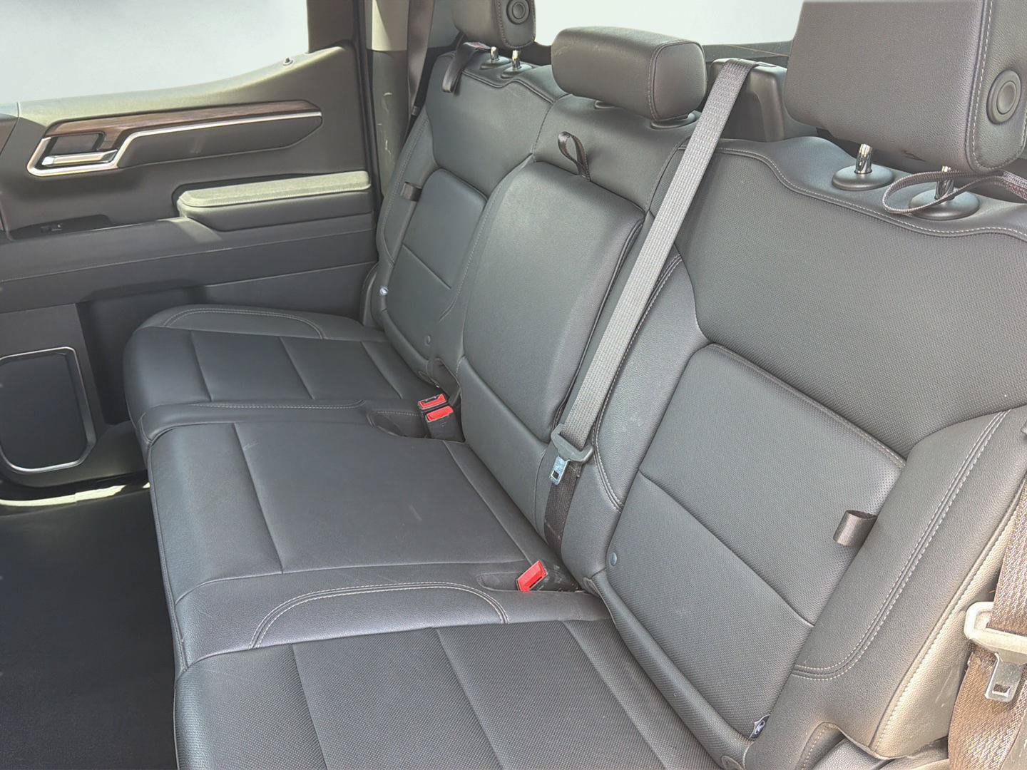 Used 2025 GMC Sierra 1500 SLT AWD/4WD image 4