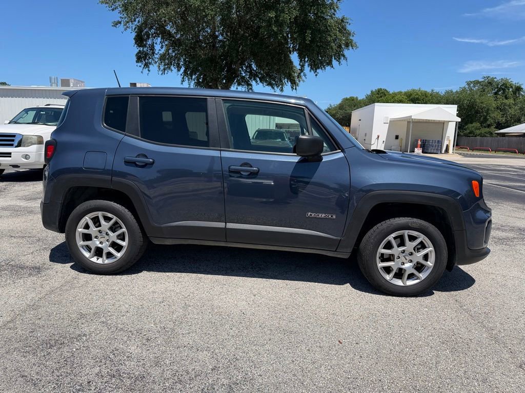 Used 2023 Jeep Renegade Latitude AWD/4WD image 9