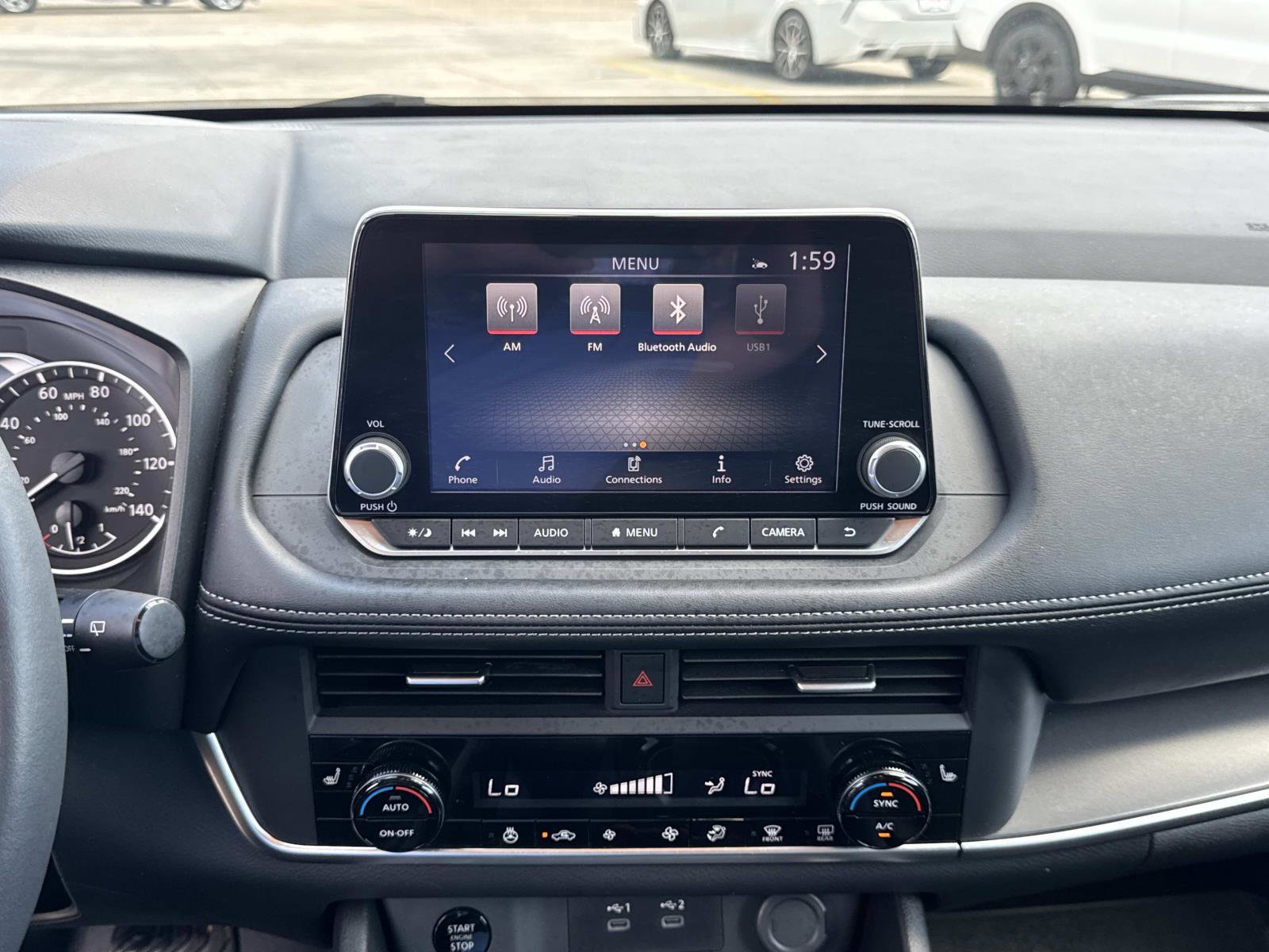 Used 2024 Nissan Rogue SV w/ SV Premium Package image 25