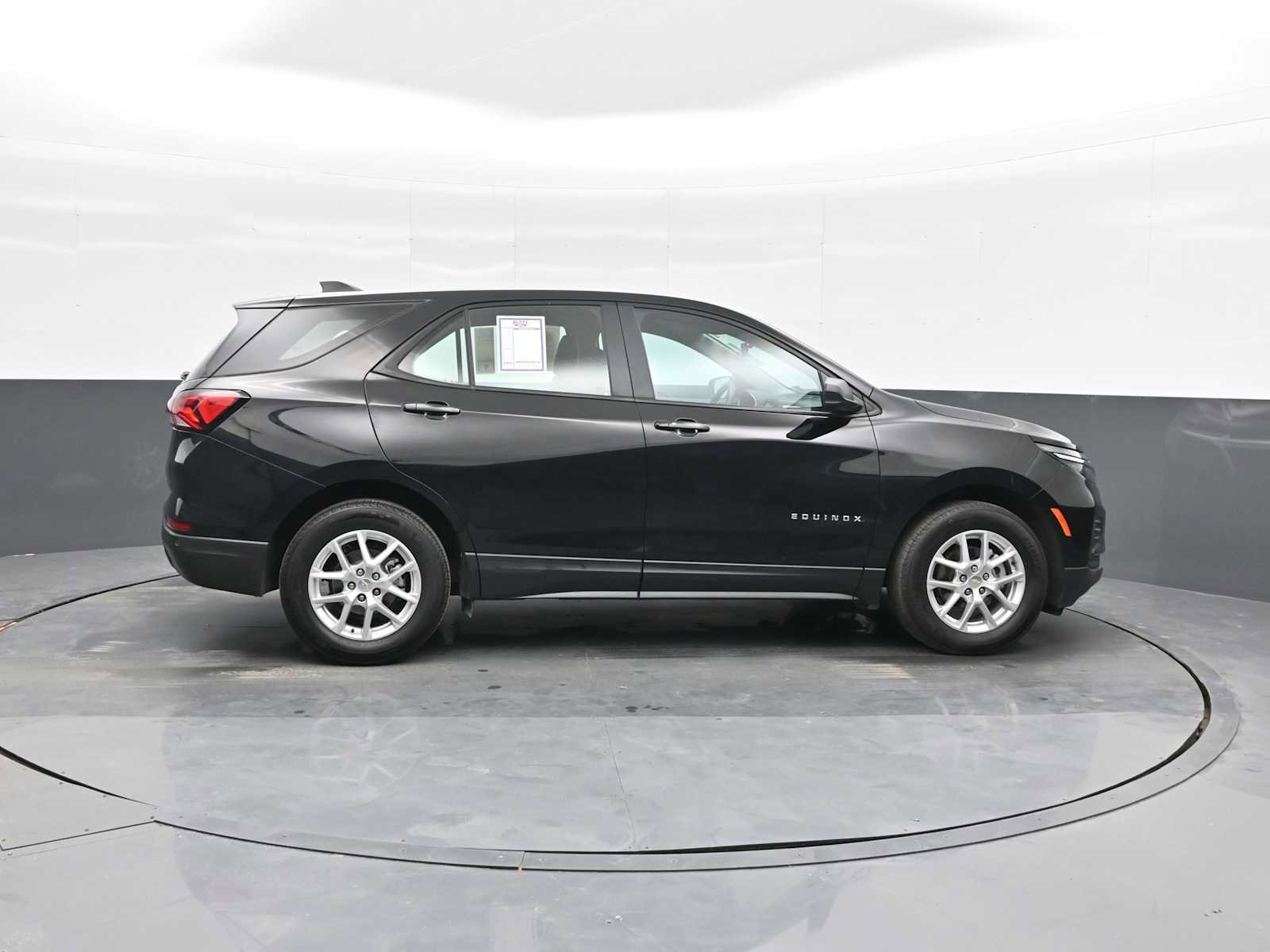 Used 2024 Chevrolet Equinox LS w/ Driver Confidence II Package FWD image 9