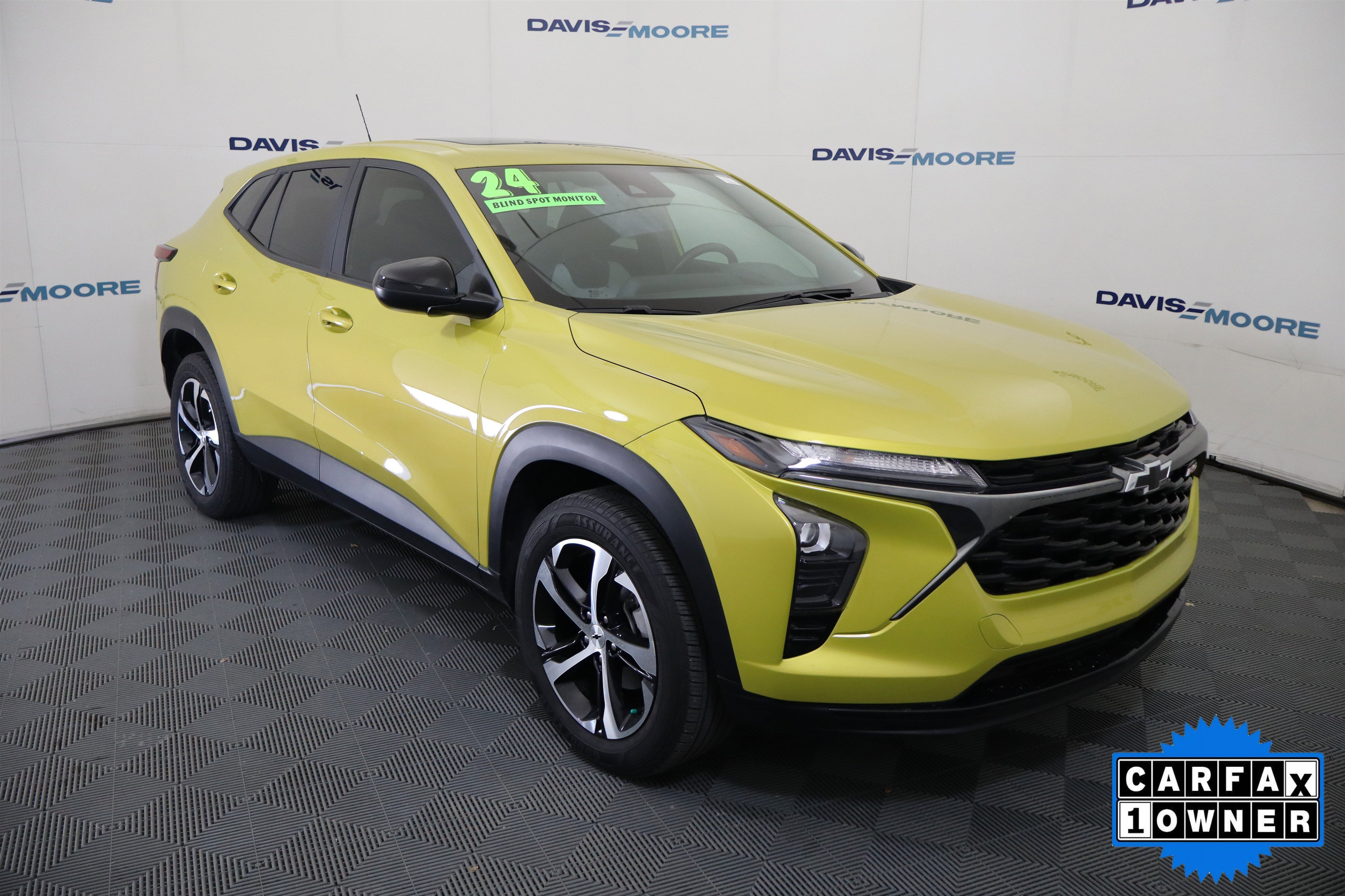 Used 2024 Chevrolet Trax RS w/ Sunroof Package image 3