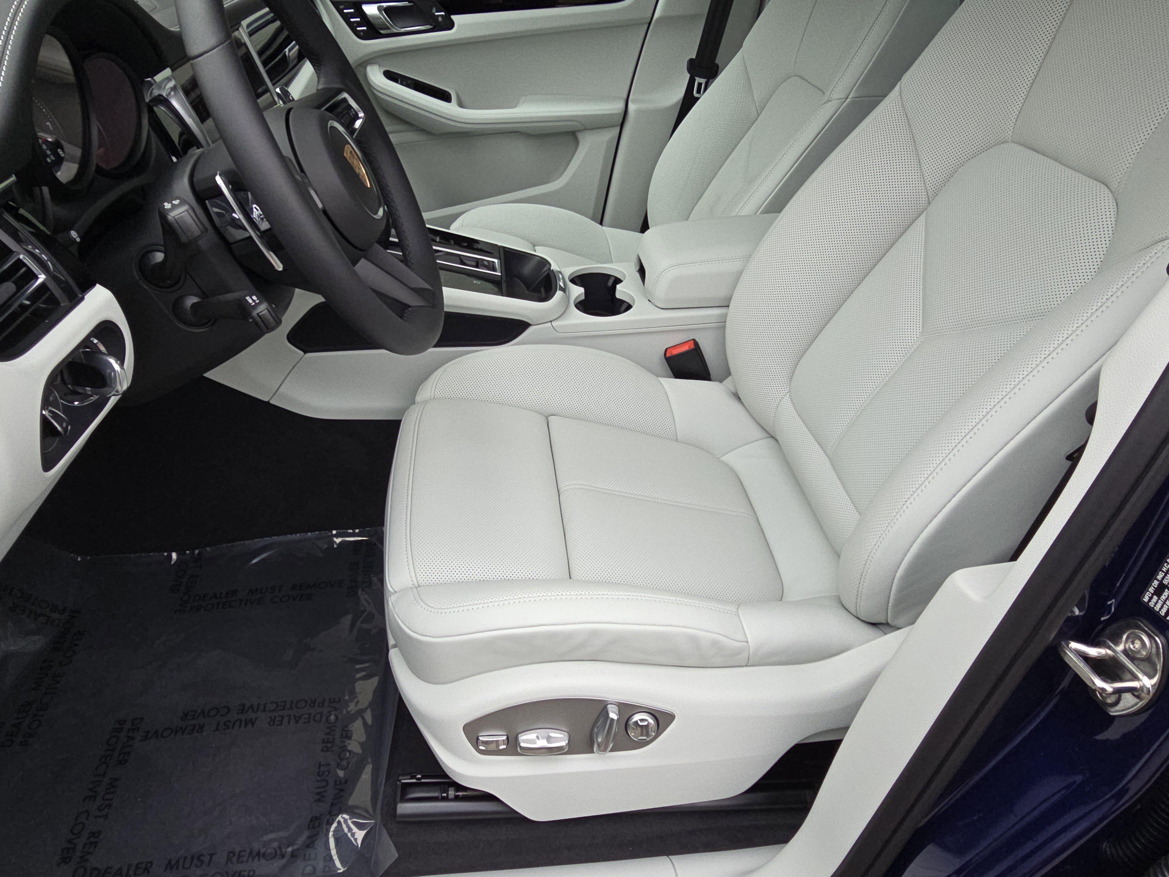 New 2026 Porsche Macan image 5