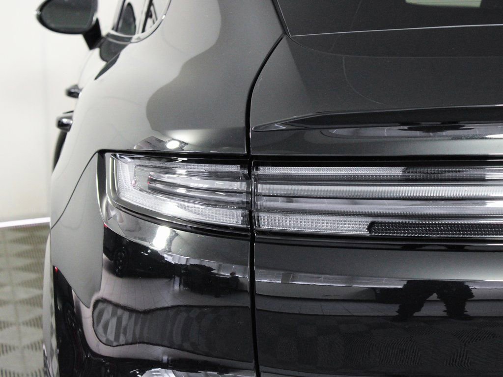 Certified 2025 Porsche Cayenne Coupe image 12