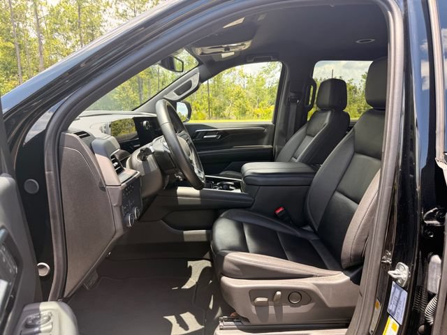 Used 2025 Chevrolet Suburban Z71 AWD/4WD image 3