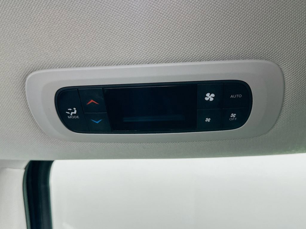 Used 2024 Chrysler Pacifica Touring-L FWD image 21