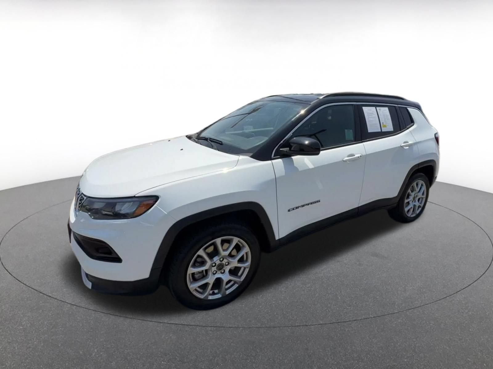 Used 2025 Jeep Compass Limited AWD/4WD image 8