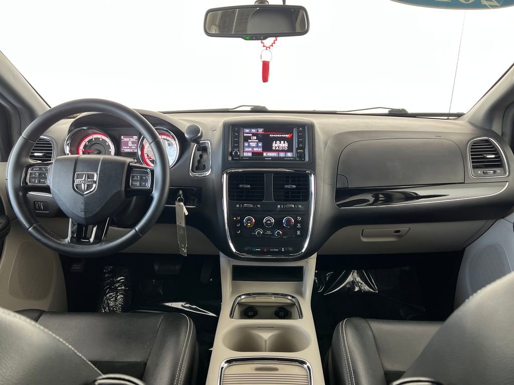 Used 2017 Dodge Grand Caravan SXT w/ Rear Park Assist Package FWD image 14