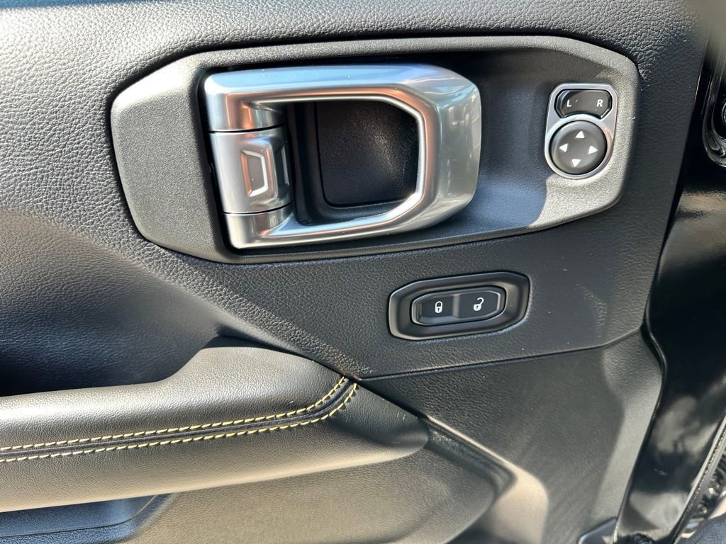 Used 2025 Jeep Wrangler Unlimited Sahara AWD/4WD image 18