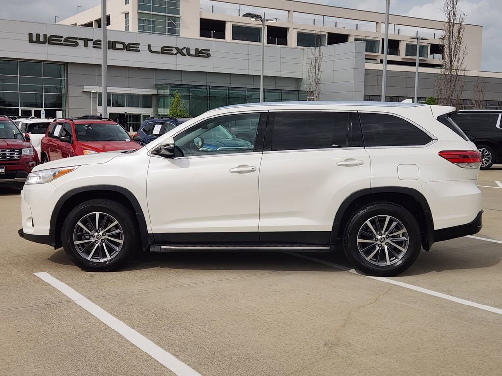 Used 2019 Toyota Highlander XLE image 4