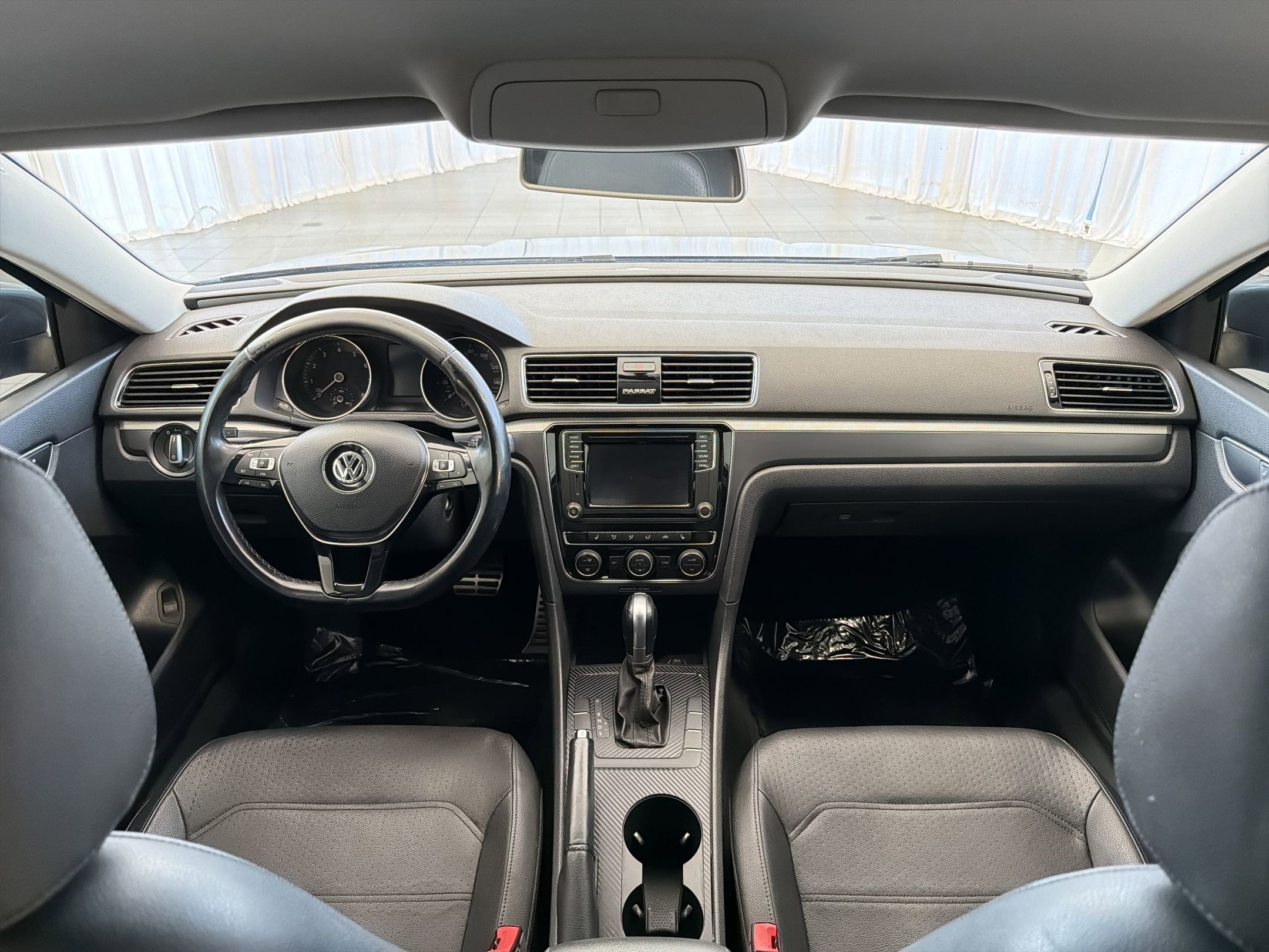 Used 2018 Volkswagen Passat 2.0T R-Line image 17