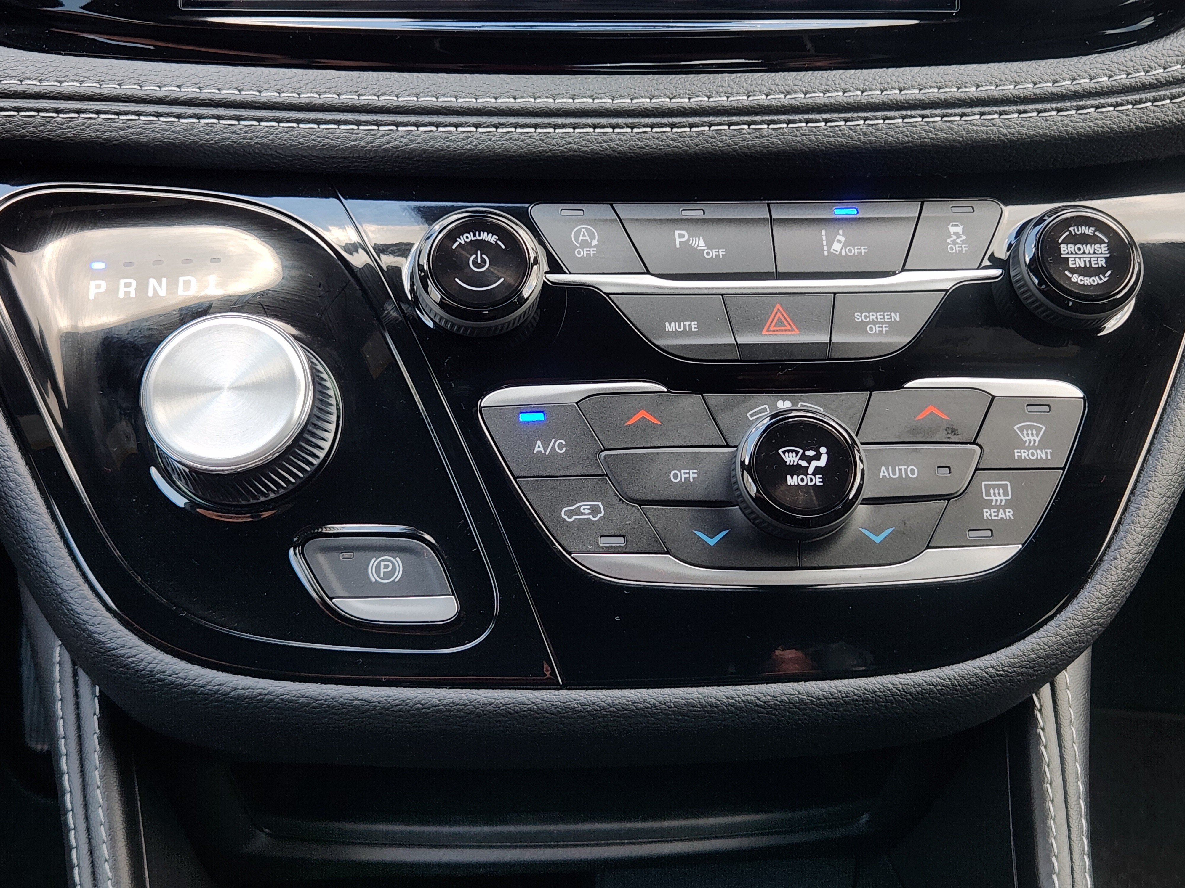 New 2027 Chrysler Pacifica Limited FWD image 15