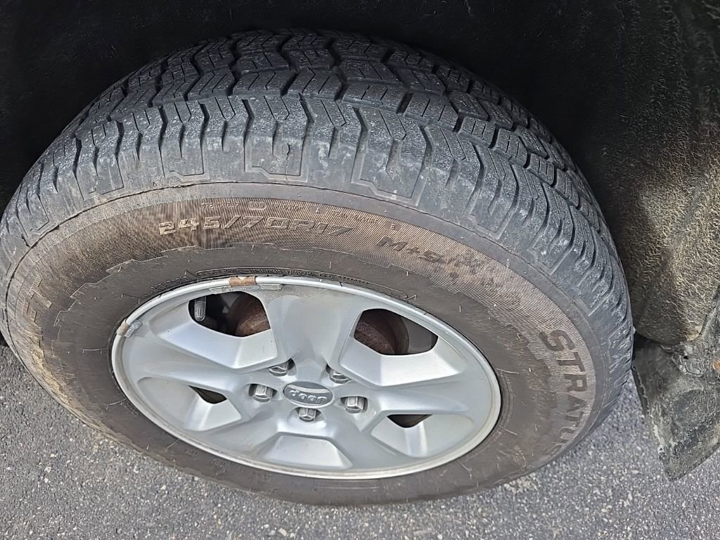 Used 2015 Jeep Grand Cherokee Laredo w/ Quick Order Package 23E image 8