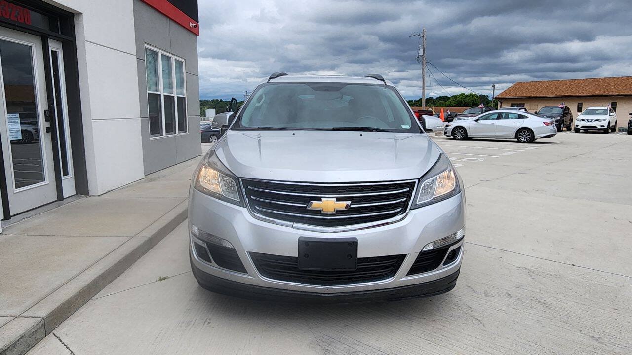 Used 2017 Chevrolet Traverse LT w/ Style and Technology Package FWD image 9