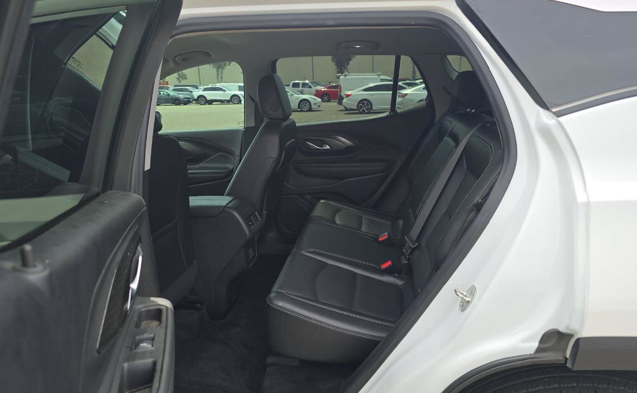 Used 2024 GMC Terrain SLT FWD image 9