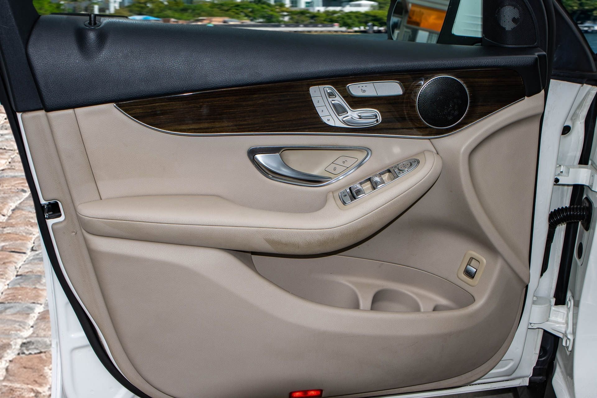 Used 2021 Mercedes-Benz GLC 300 w/ Premium Package image 11