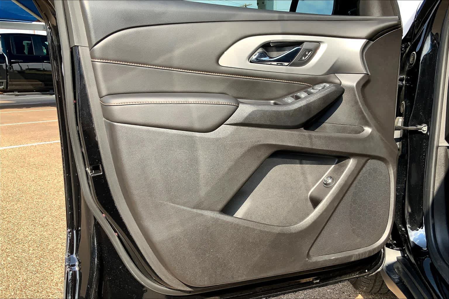Used 2019 Chevrolet Traverse LT FWD image 21