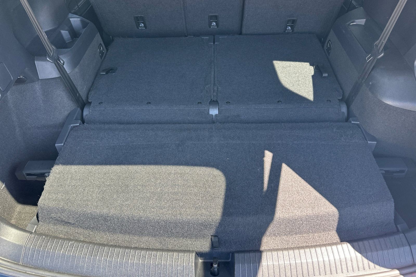Used 2022 Volkswagen Tiguan SE w/ Panoramic Sunroof Package FWD image 16