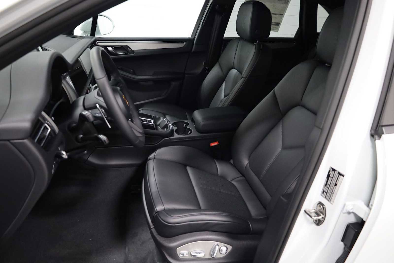 New 2026 Porsche Macan image 5