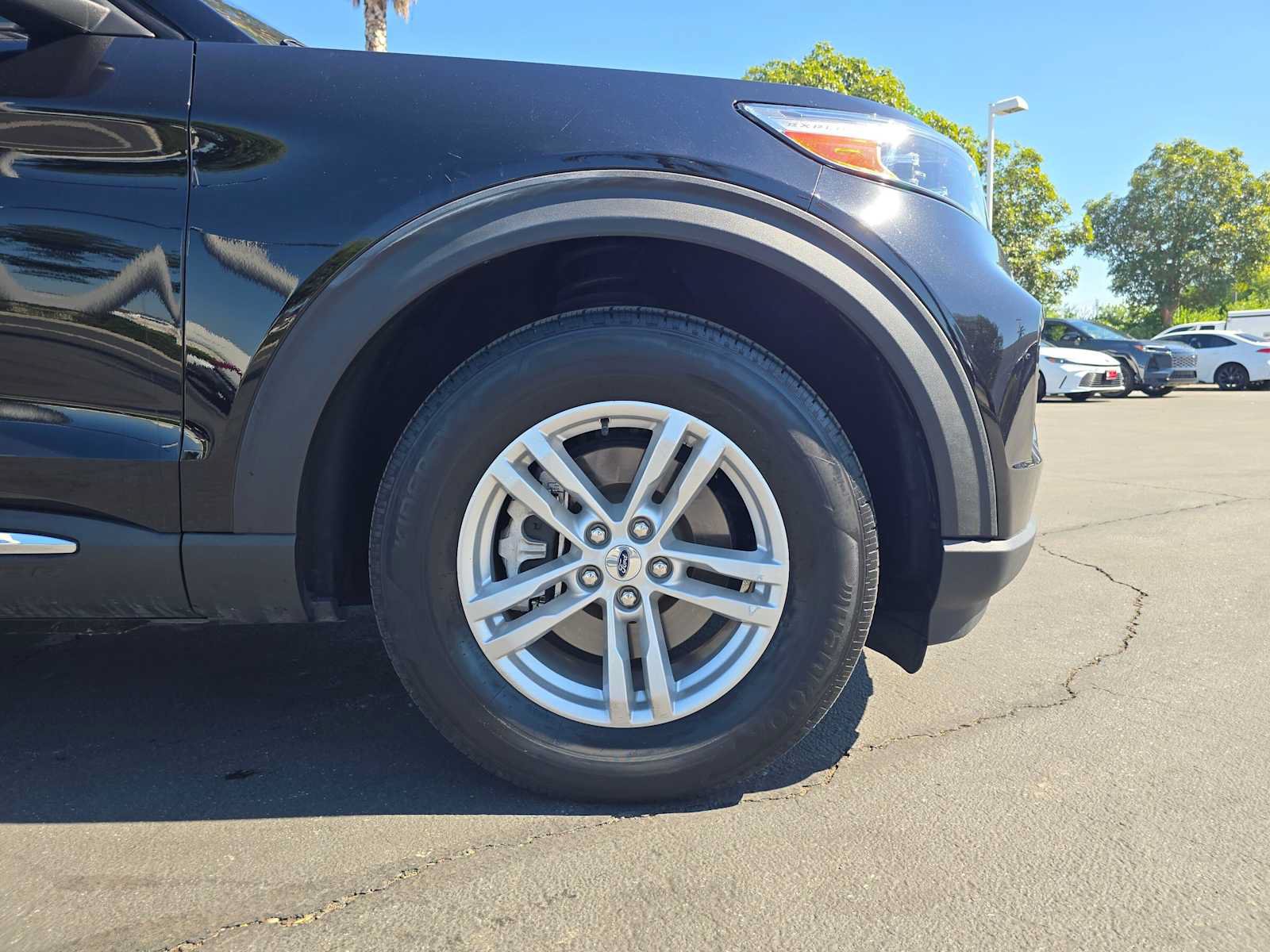Used 2023 Ford Explorer XLT RWD image 9