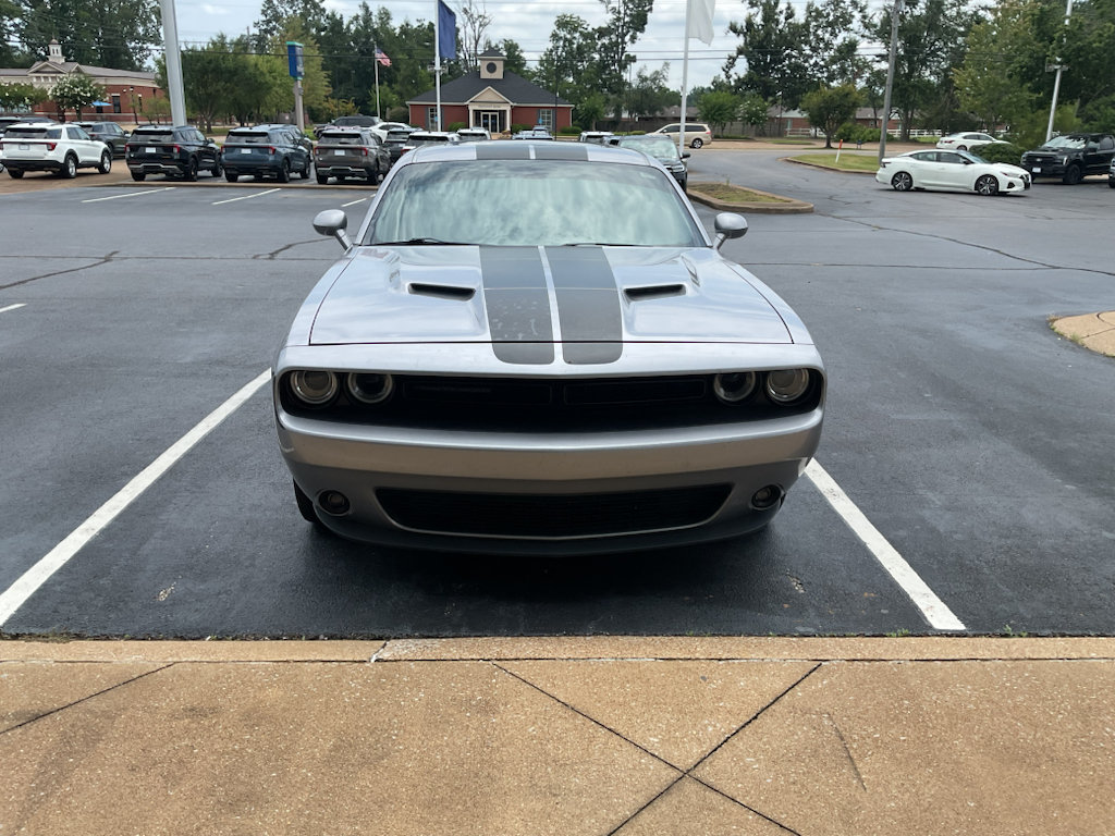 Used 2016 Dodge Challenger SXT w/ Blacktop Package RWD image 2