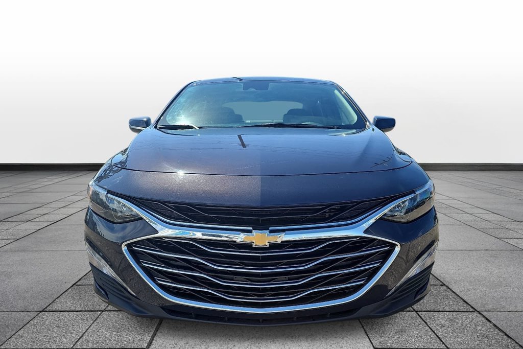 Used 2025 Chevrolet Malibu LT FWD image 2