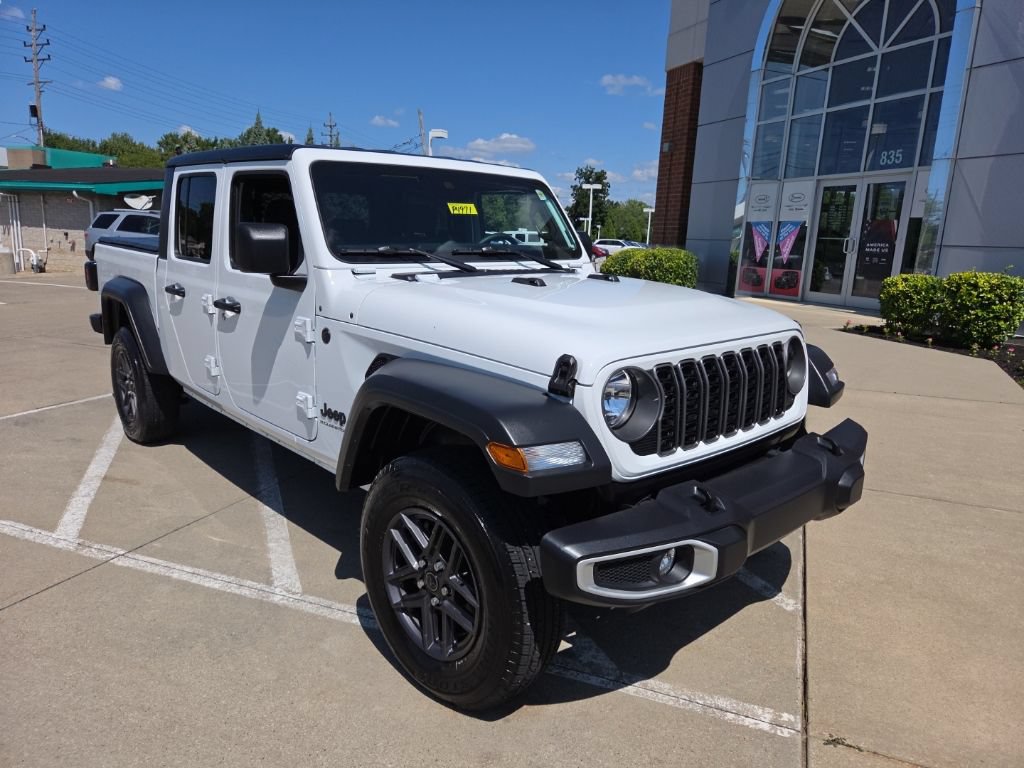 Certified 2025 Jeep Gladiator Sport AWD/4WD image 3