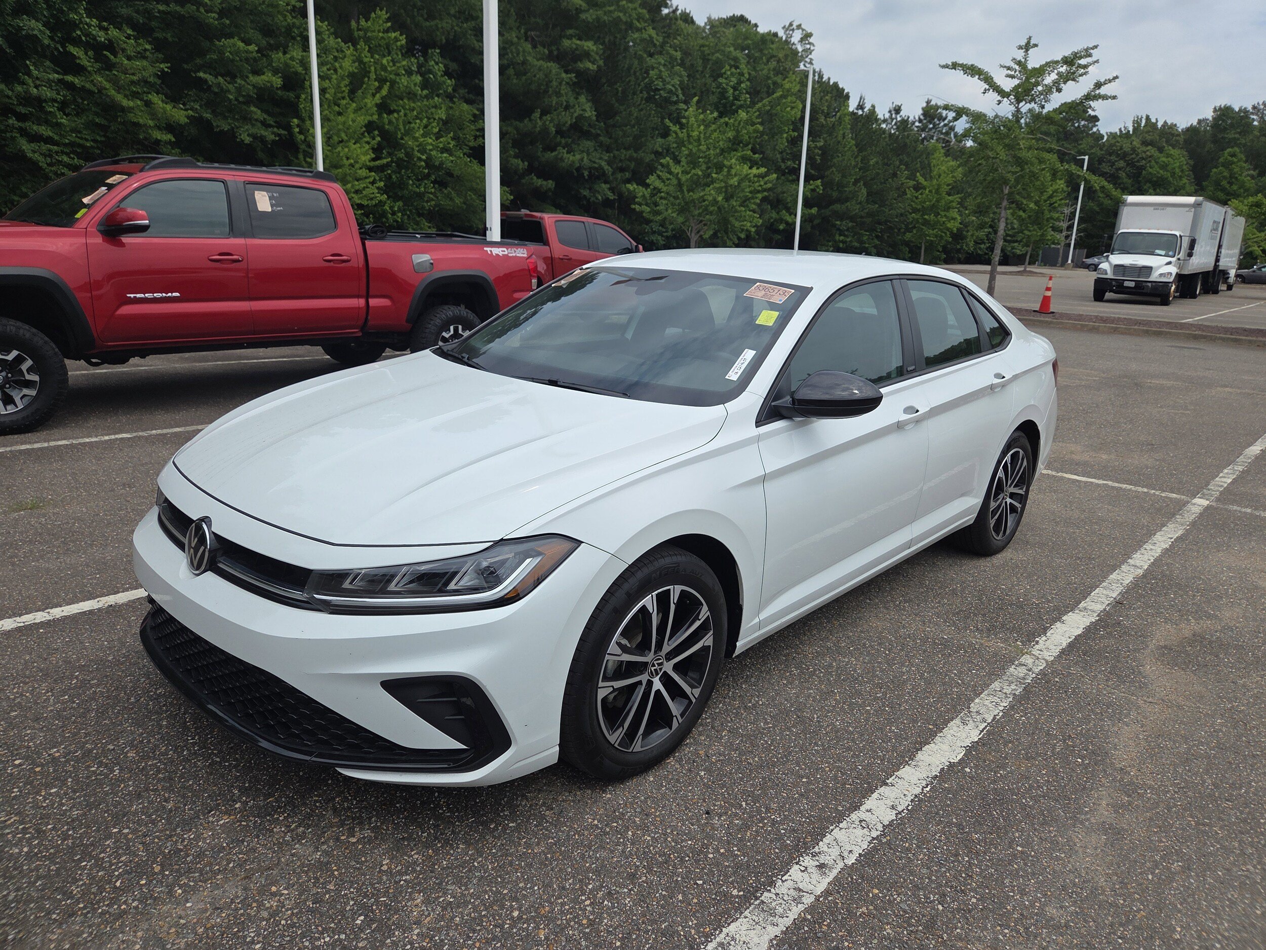 Used 2025 Volkswagen Jetta Sport FWD image 7