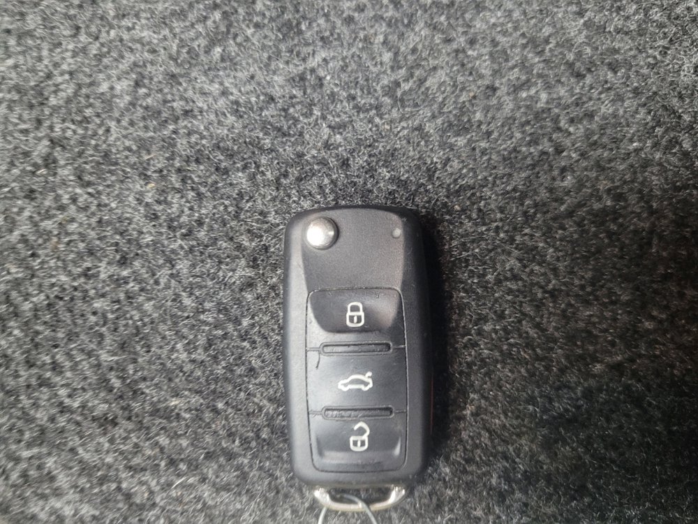 Used 2016 Volkswagen Passat 1.8T SE FWD image 32