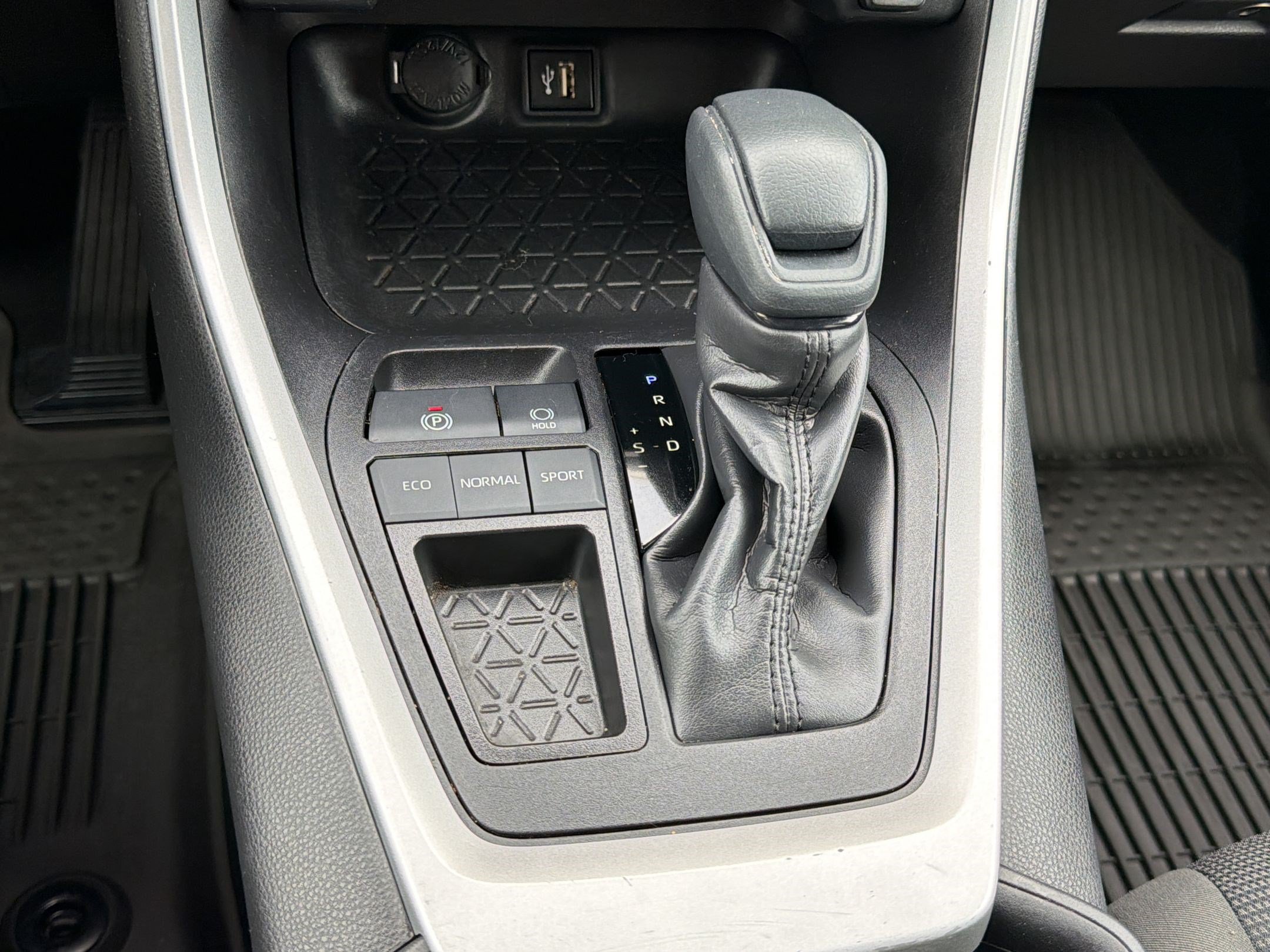Certified 2024 Toyota RAV4 LE FWD image 18