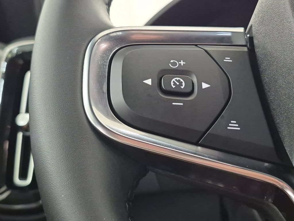 Used 2025 Volvo XC40 B5 Core AWD/4WD image 18