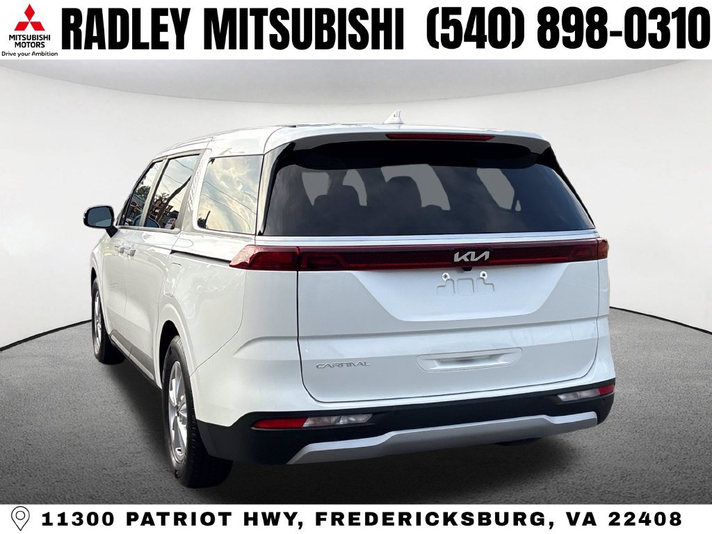Used 2023 Kia Carnival LX FWD image 17