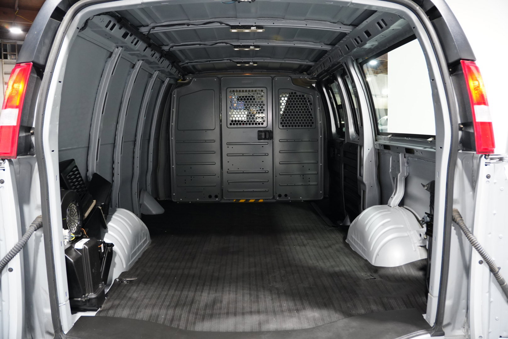 Used 2024 Chevrolet Express 2500 w/ Driver Convenience Package image 20