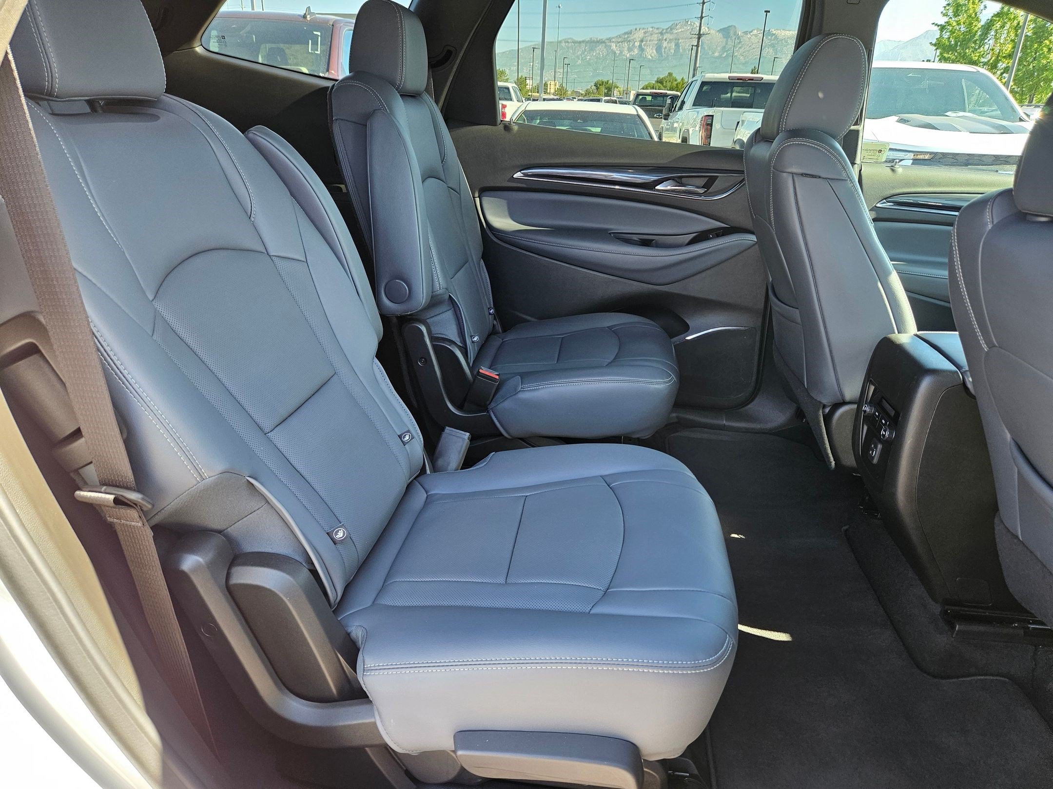 Used 2024 Buick Enclave Essence w/ Sport Touring Edition AWD/4WD image 29