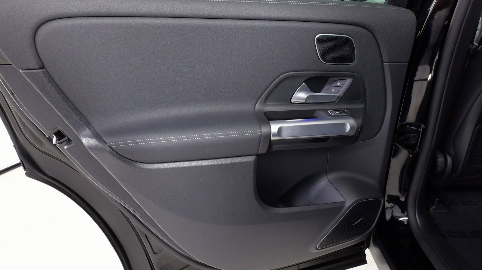 Used 2022 Mercedes-Benz EQB 300 4MATIC image 33