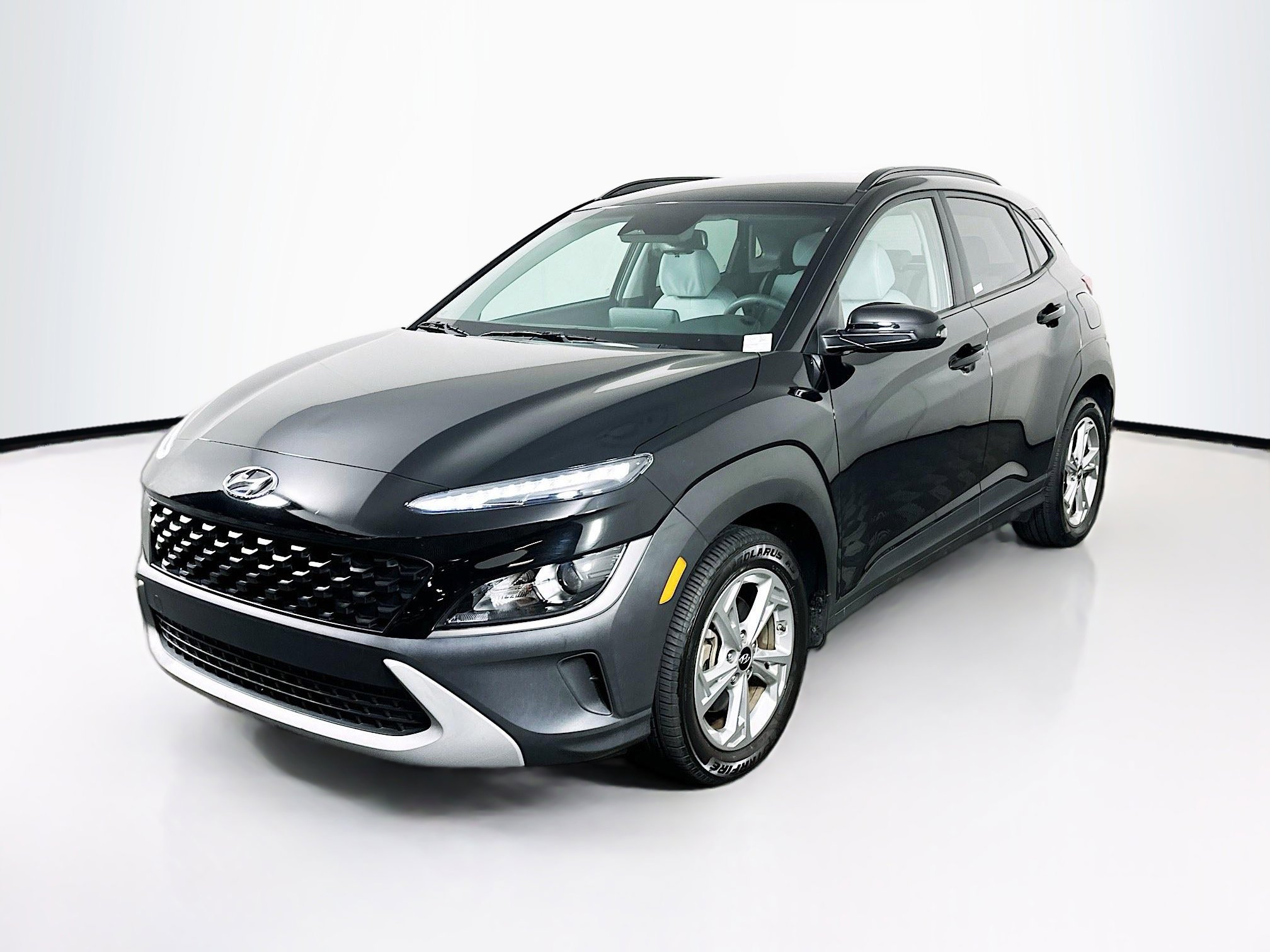 Used 2023 Hyundai Kona SEL AWD/4WD image 3